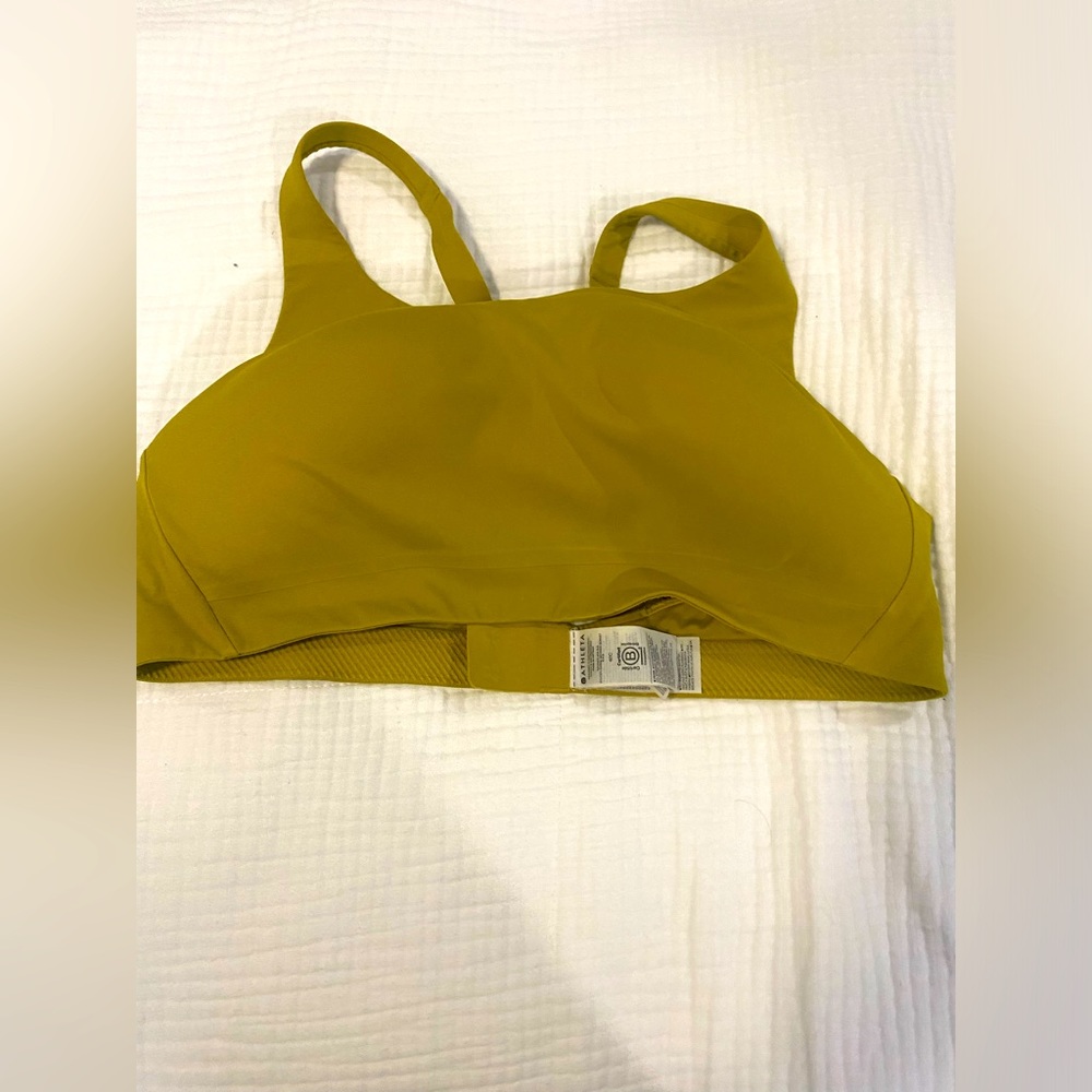 Adjustable athleta sports bra - gently used (like new)